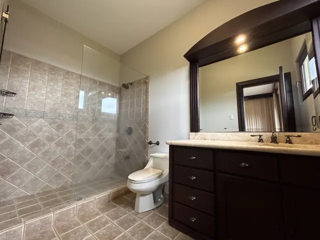 Se vende amplia casa en Condominio Villa Real