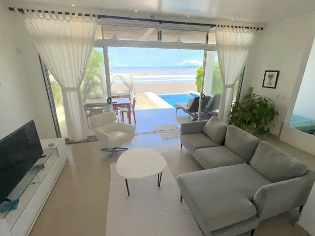 Villa de Lujo Frente al Mar en Alquiler en Playa Tivives, Costa Rica