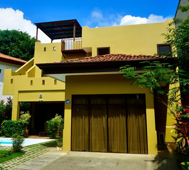 Villa de Lujo Frente al Mar en Playa Hermosa, Jacó – $875,000 USD