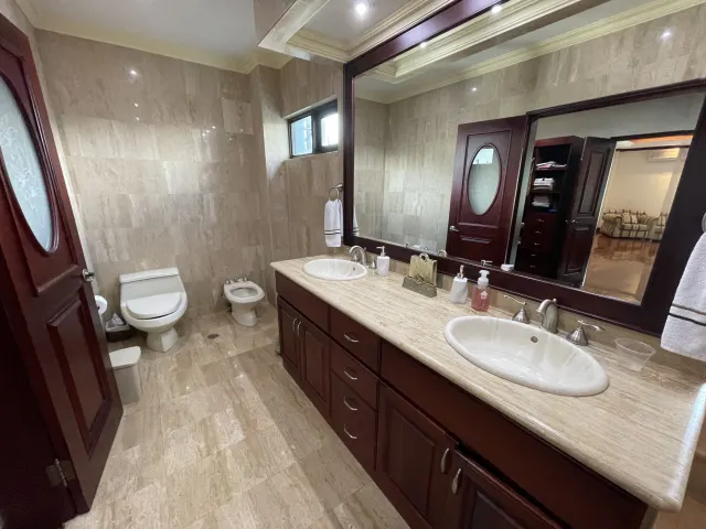 Elegante apartamento en venta Escazu Trejos Montealegre