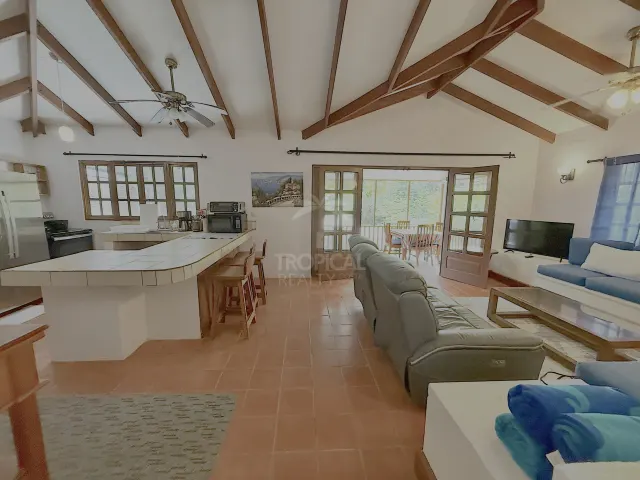 Casa Rústica Frente al Mar en Alquiler en Playa Grande, Guanacaste | Con Acceso Directo a la Playa