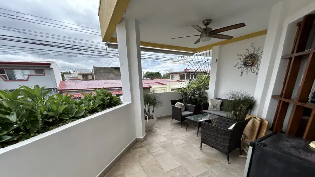 Casa en Venta en Rohrmoser, Pavas – Amplios Espacios y Terraza Privada