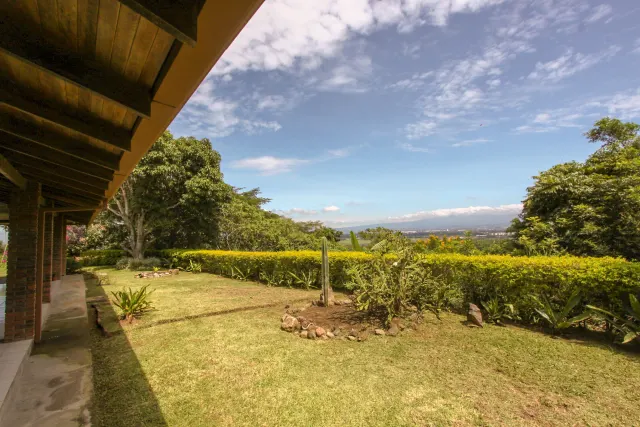 Casa en venta Santa Ana Piedades 2650m2