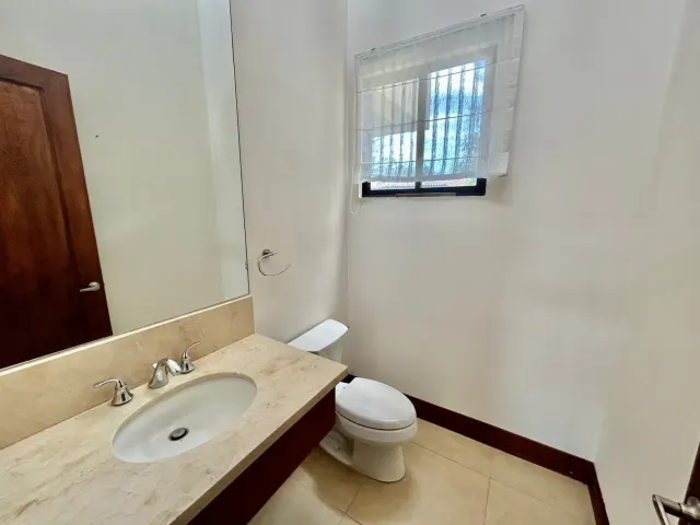 Encantadora Casa en Condominio en Lindora, Santa Ana