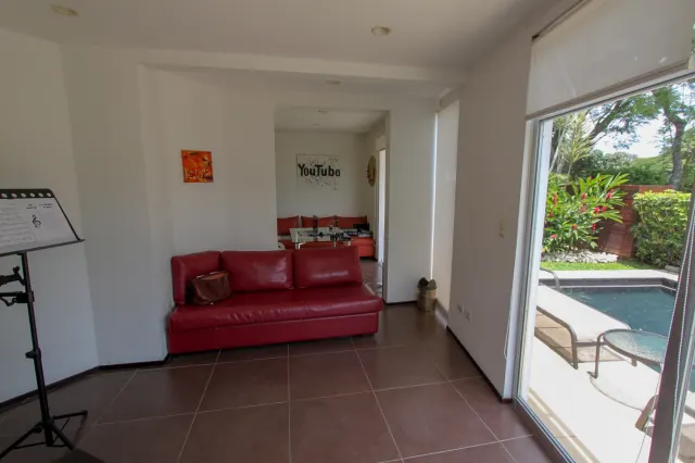Refugio Moderno en Campo de Golf: Espectacular Casa en Valle del Sol, Santa Ana
