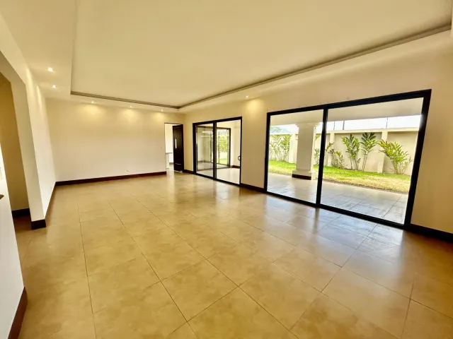 Encantadora Casa en Condominio en Lindora, Santa Ana