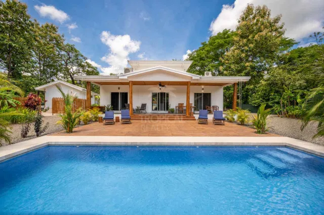 Villas Oasis – Propiedad Multifamiliar con Potencial de Inversión Cerca de Tamarindo