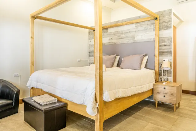 Hotel Boutique con Vista al Océano en Dominical – 13 Unidades en 1 Hectárea