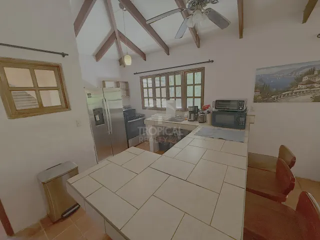 Casa Rústica Frente al Mar en Alquiler en Playa Grande, Guanacaste | Con Acceso Directo a la Playa
