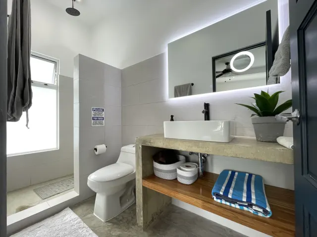 Casa de Playa Moderna en Venta Cerca de Playa Palma, Parrita