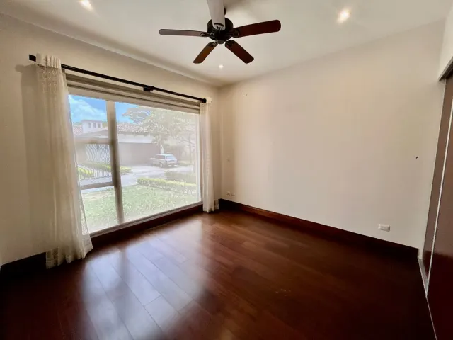 Encantadora Casa en Condominio en Lindora, Santa Ana