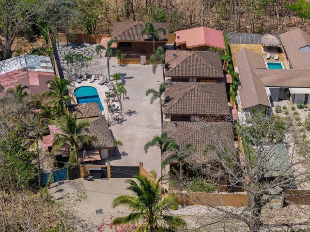 Exclusiva Propiedad de Inversión en Playa Avellanas con 4 Villas Independientes y Alto Potencial Vacacional