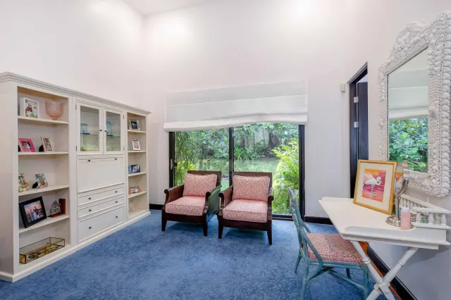 Casa Bougainvillea – Residencia de Lujo de Una Planta en Santa Ana con Amplio Jardín Privado