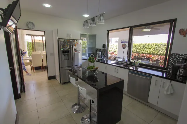 Casa en Venta en Lomas del Valle, Alto de Las Palomas – 3 Habitaciones con Amenidades de Lujo