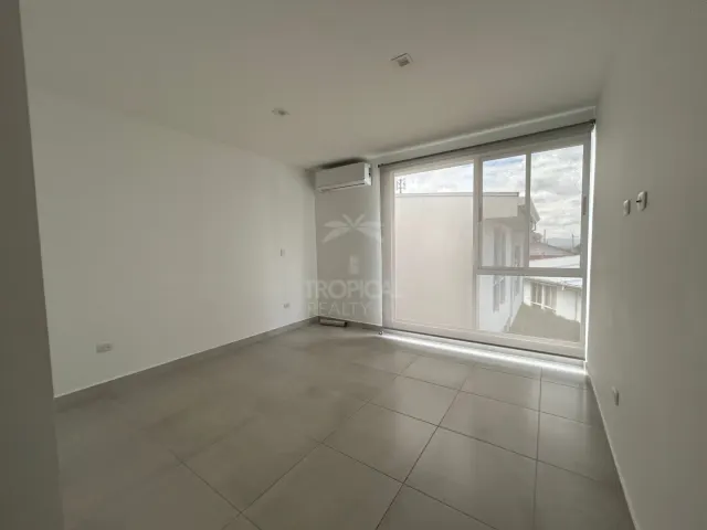 Townhouse Contemporáneo en Alquiler – Piedades de Santa Ana