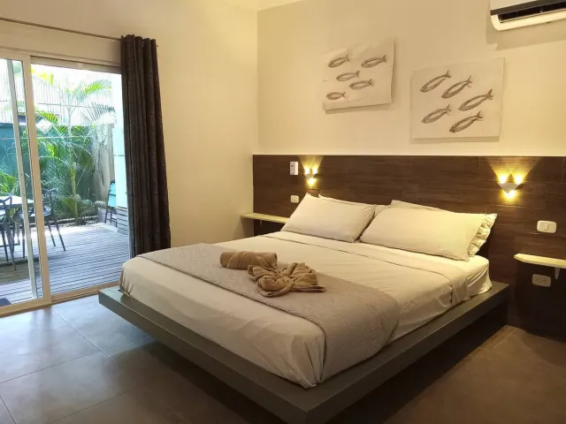 En Venta: Propiedad de Inversión Llave en Mano con 6 Lodges en Surfside Potrero