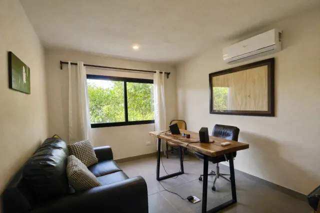 Casa Contemporánea con Piscina Infinita en Tamarindo – 4 Habitaciones en Amplio Lote Tropical
