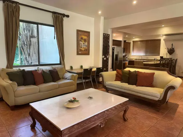 Villa de Lujo Frente al Mar en Playa Hermosa, Jacó – $875,000 USD