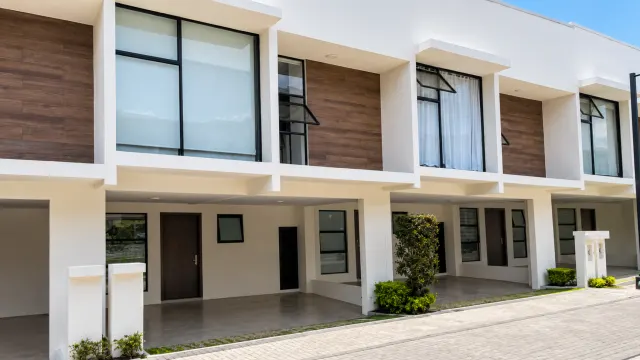 Casa Tipo Townhouse en Venta en Condominio Privado, Escazú