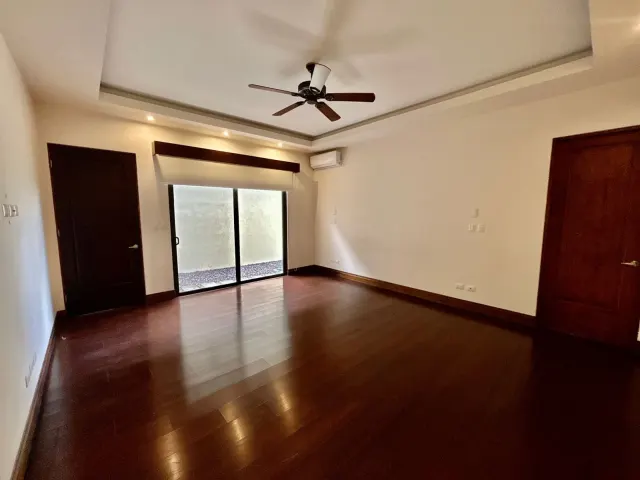 Encantadora Casa en Condominio en Lindora, Santa Ana