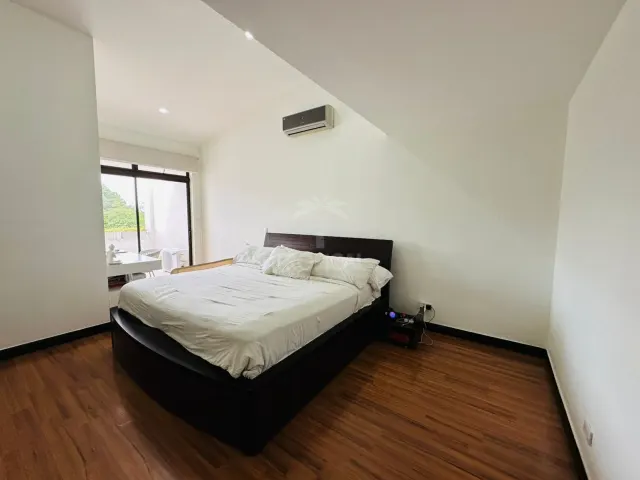 Penthouse de 1 Planta en Avalon Country, Santa Ana – $240,000