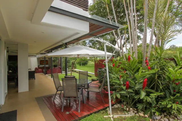 Refugio Moderno en Campo de Golf: Espectacular Casa en Valle del Sol, Santa Ana