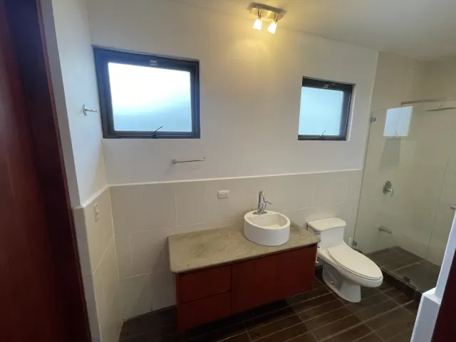 Casa moderna en condominio Ciudad Colon con vistas