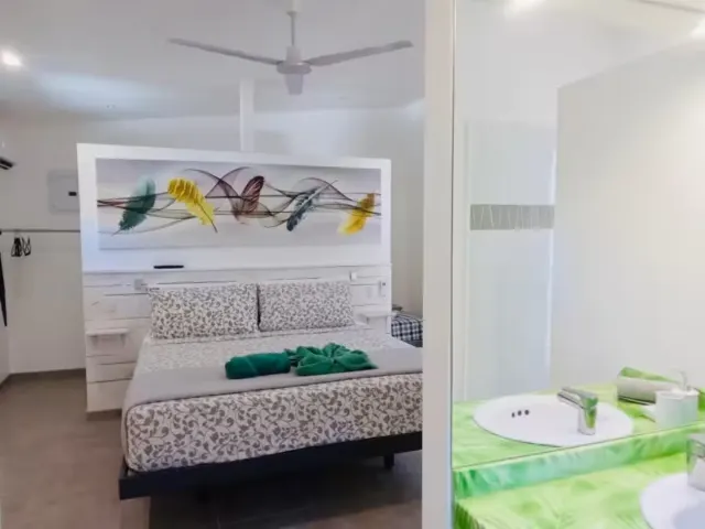 En Venta: Propiedad de Inversión Llave en Mano con 6 Lodges en Surfside Potrero