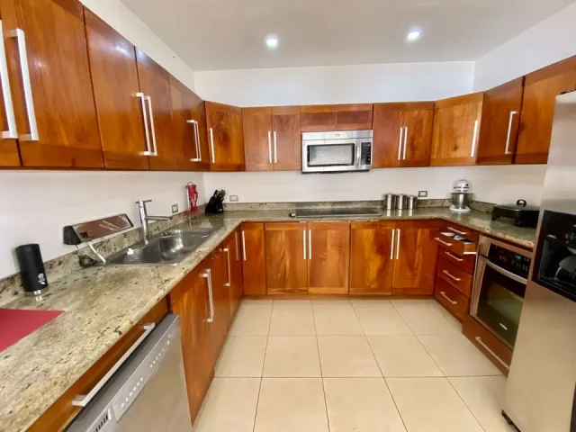 Escazu, casa moderna en venta independiente