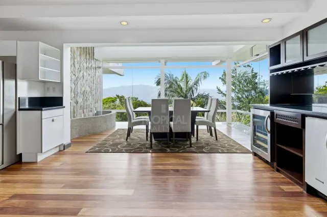 Residencia Contemporánea de Lujo en Venta en Piedades de Santa Ana con Vistas Espectaculares al Valle