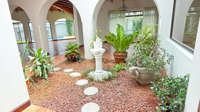 Casa de Lujo en Los Laureles, Escazú