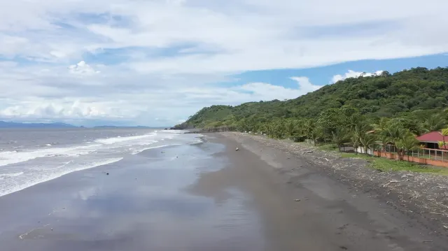 Casa frente a playa en venta con cabaña
