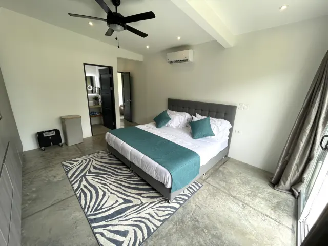 Casa de Playa Moderna en Venta Cerca de Playa Palma, Parrita