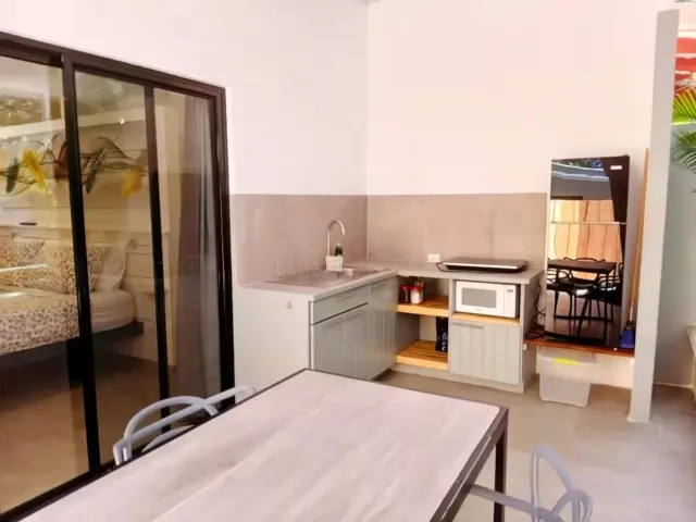 En Venta: Propiedad de Inversión Llave en Mano con 6 Lodges en Surfside Potrero