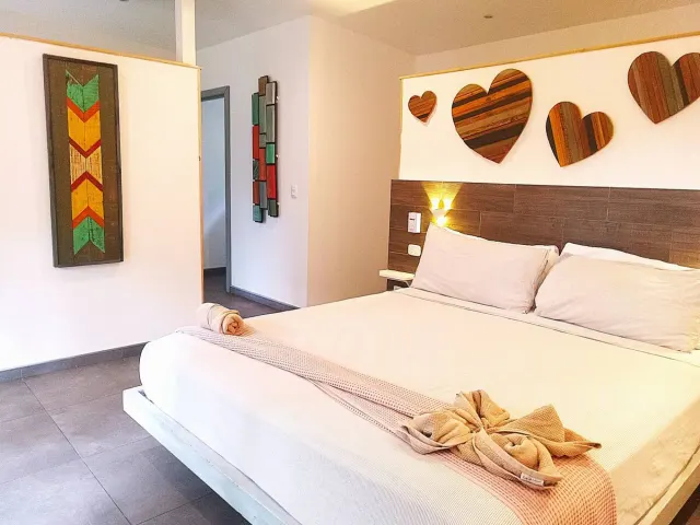 En Venta: Propiedad de Inversión Llave en Mano con 6 Lodges en Surfside Potrero