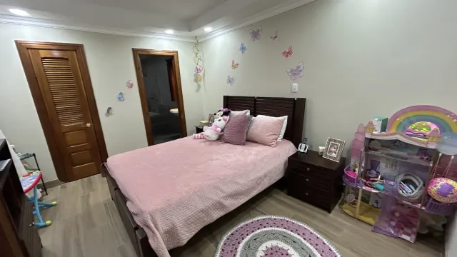 Casa en Venta en Rohrmoser, Pavas – Amplios Espacios y Terraza Privada