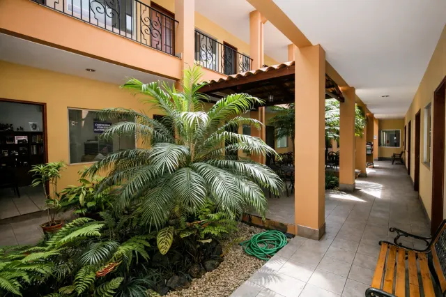 Edificio con Potencial para Hostal o Airbnb – Cerca de La Sabana y Paseo Colón