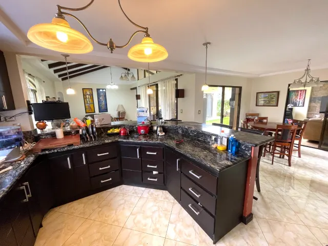 Preciosa casa en condominio Santo Domingo.