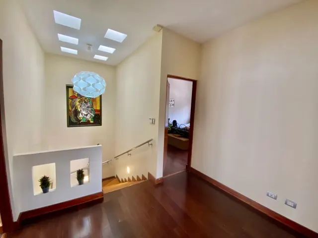 Escazu, casa moderna en venta independiente