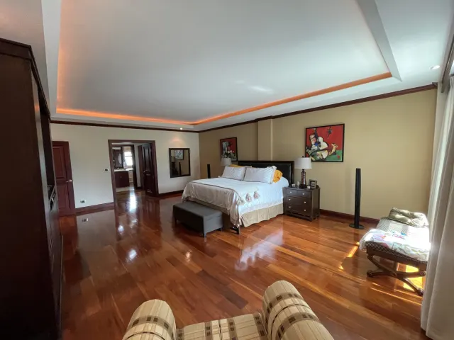 Elegante apartamento en venta Escazu Trejos Montealegre