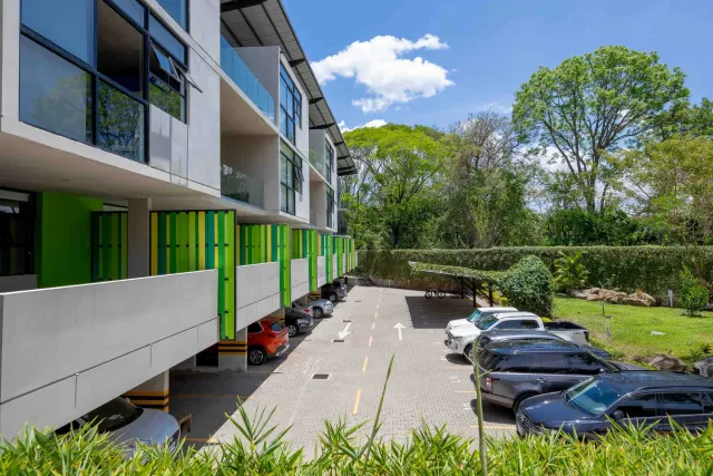 Apartamento Moderno con Jardín Privado en Arborea Flats, Santa Ana