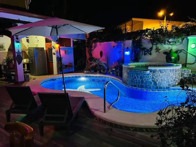 Casa en Venta en Jacó Beach con Piscina y Jacuzzi Privado