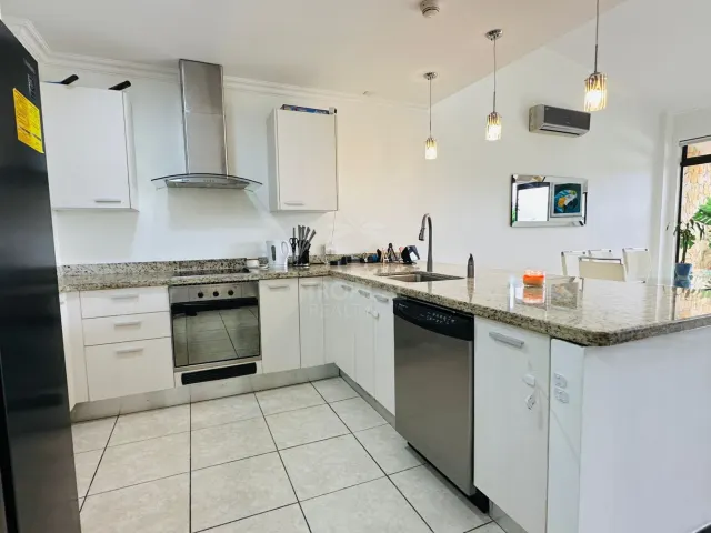Penthouse de 1 Planta en Avalon Country, Santa Ana – $240,000