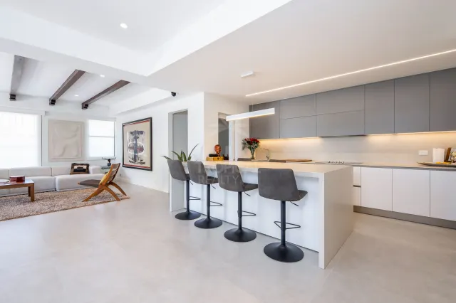 Apartamento de Lujo en Venta en Rohrmoser – Balcón Envolvente y Vista al Parque