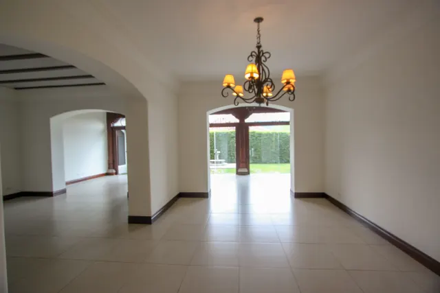 Casa en venta alquiler Bosques de Lindora, Santa Ana