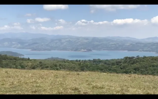 Paraíso Arenal: 417 Acres con Impresionantes Vistas al Lago y las Montañas