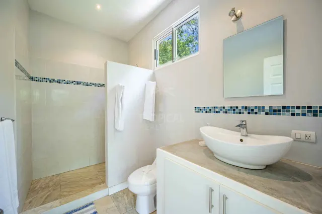 Villas Oasis – Propiedad Multifamiliar con Potencial de Inversión Cerca de Tamarindo
