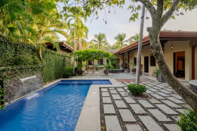 Casa Caoba: Casa colonial moderna de 3 habitaciones en Surfside Estates, Playa Potrero