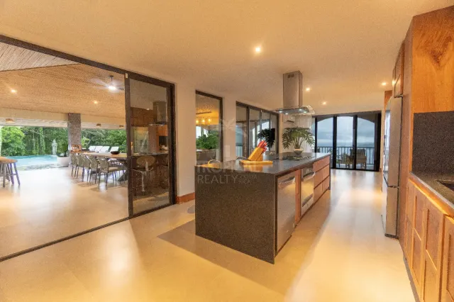 Casa de Lujo con Piscina Infinita y Vistas 360° en la