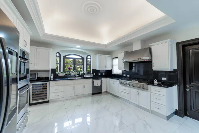 Lujosa casa colonial en venta en la exclusiva comunidad Monteran, Curridabat